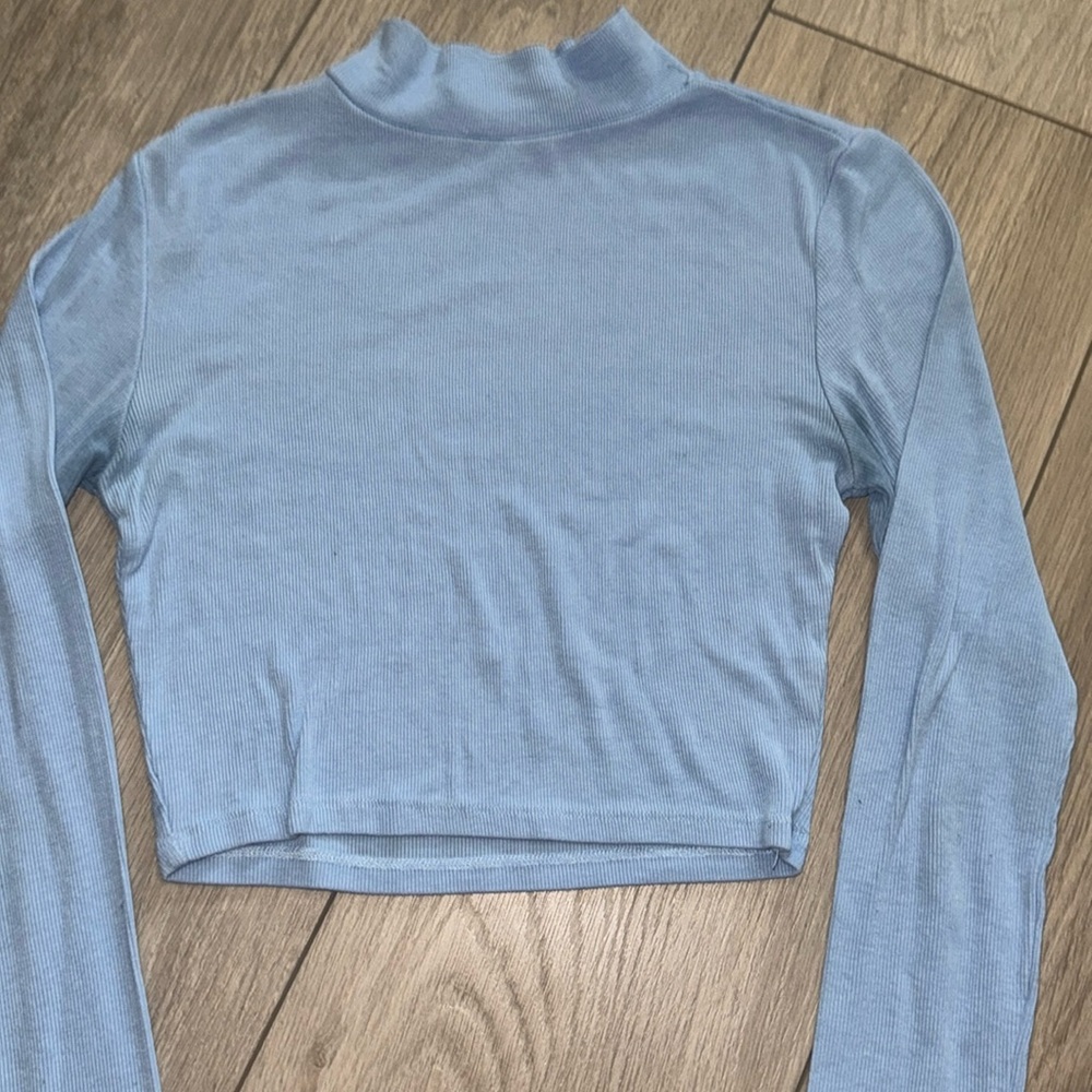 Cropped blue long sleeve